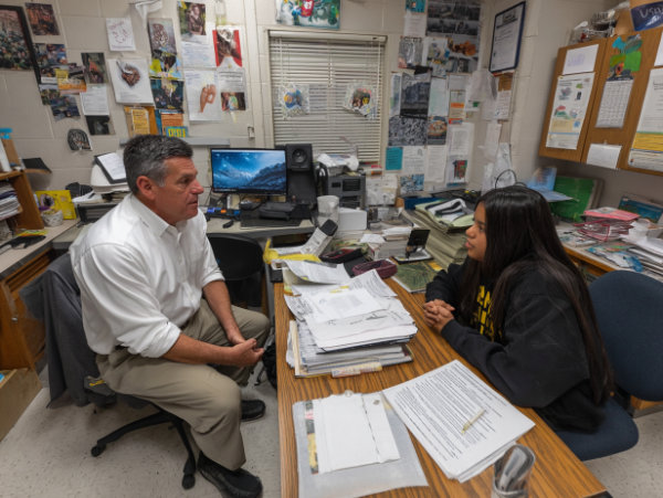 student talking to counselor1
